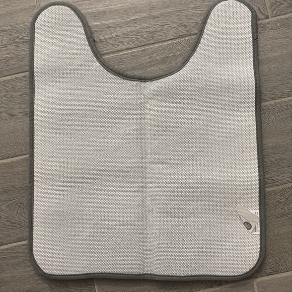 Grey bathroom chenille rug for commode or toilet new - Picture 2 of 3